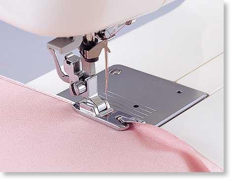 7mm_Narrow_Hem_Foot_-_SA126
